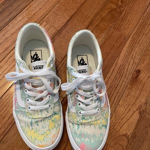 Women’s size 7 Vans